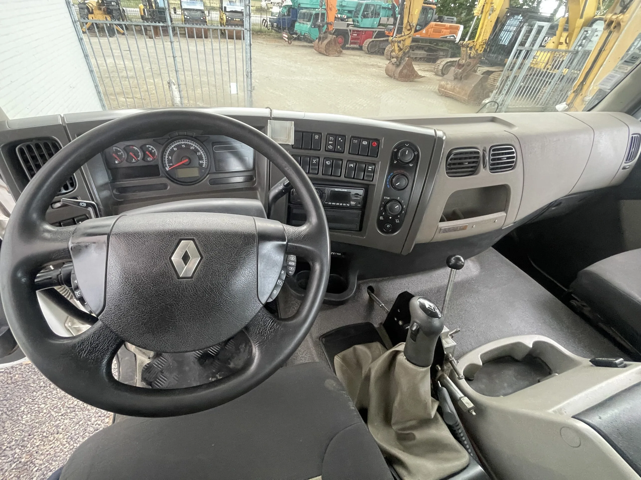 رينو   رينو بريميوم لاندر  410 DXI - الصورة 18