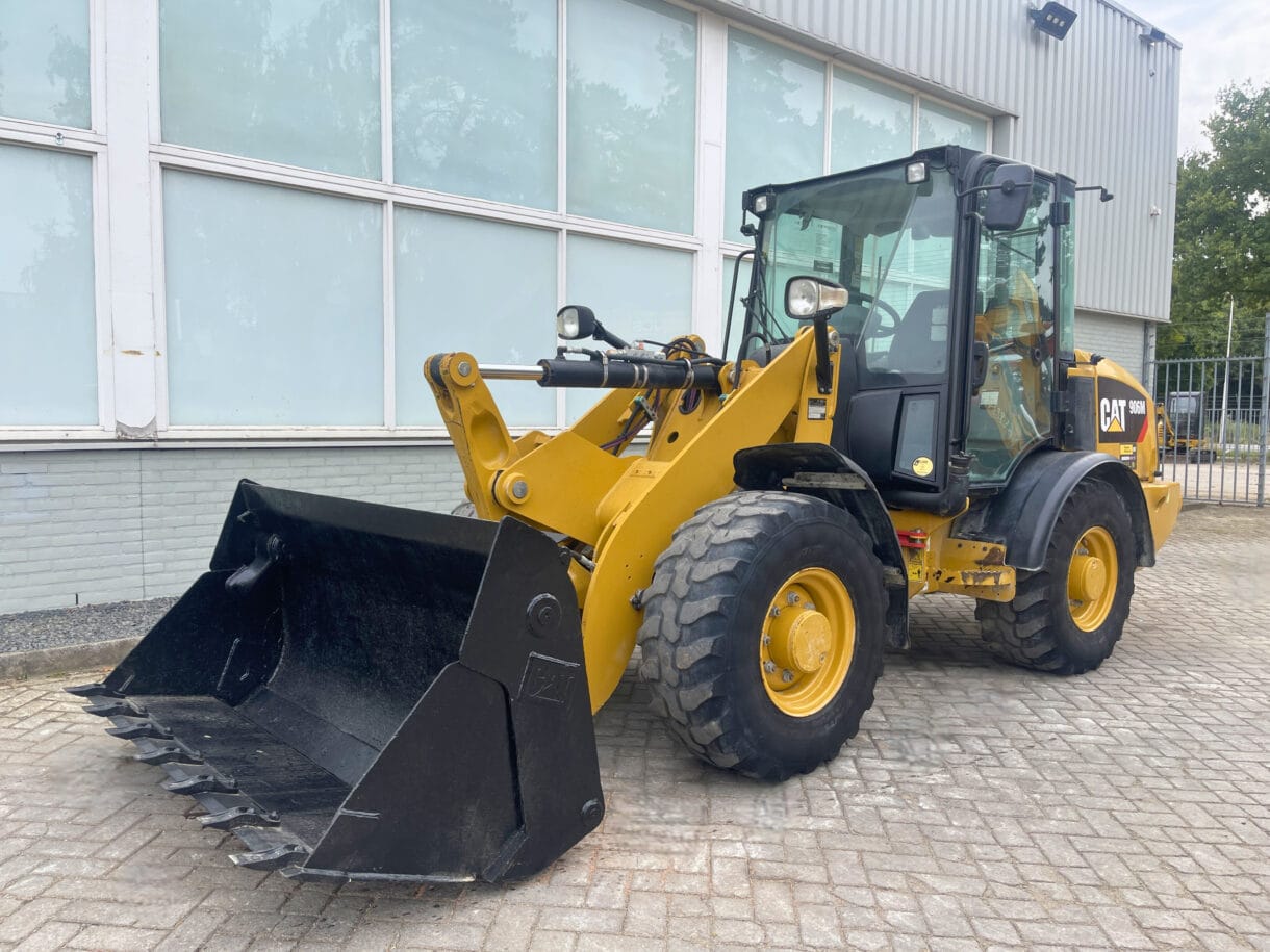 caterpillar  906 M     2018