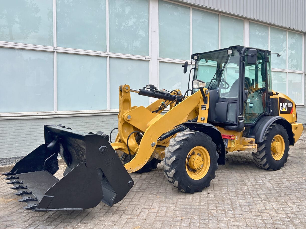 caterpillar  906 M    2016
