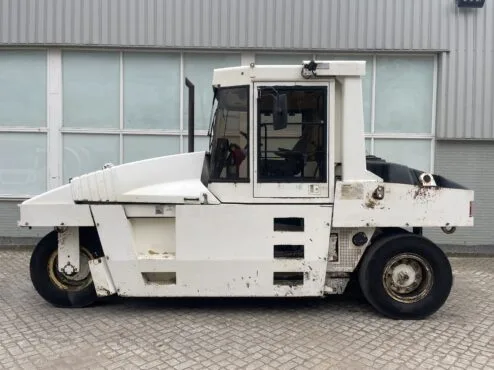 Alternative view of Caterpillar  PF 300 B    2002