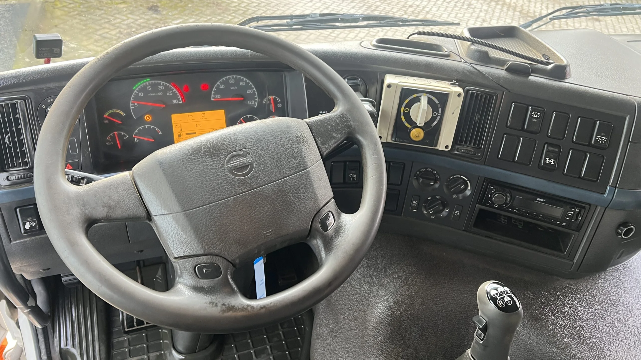 VOLVO FM 440 - Image 14