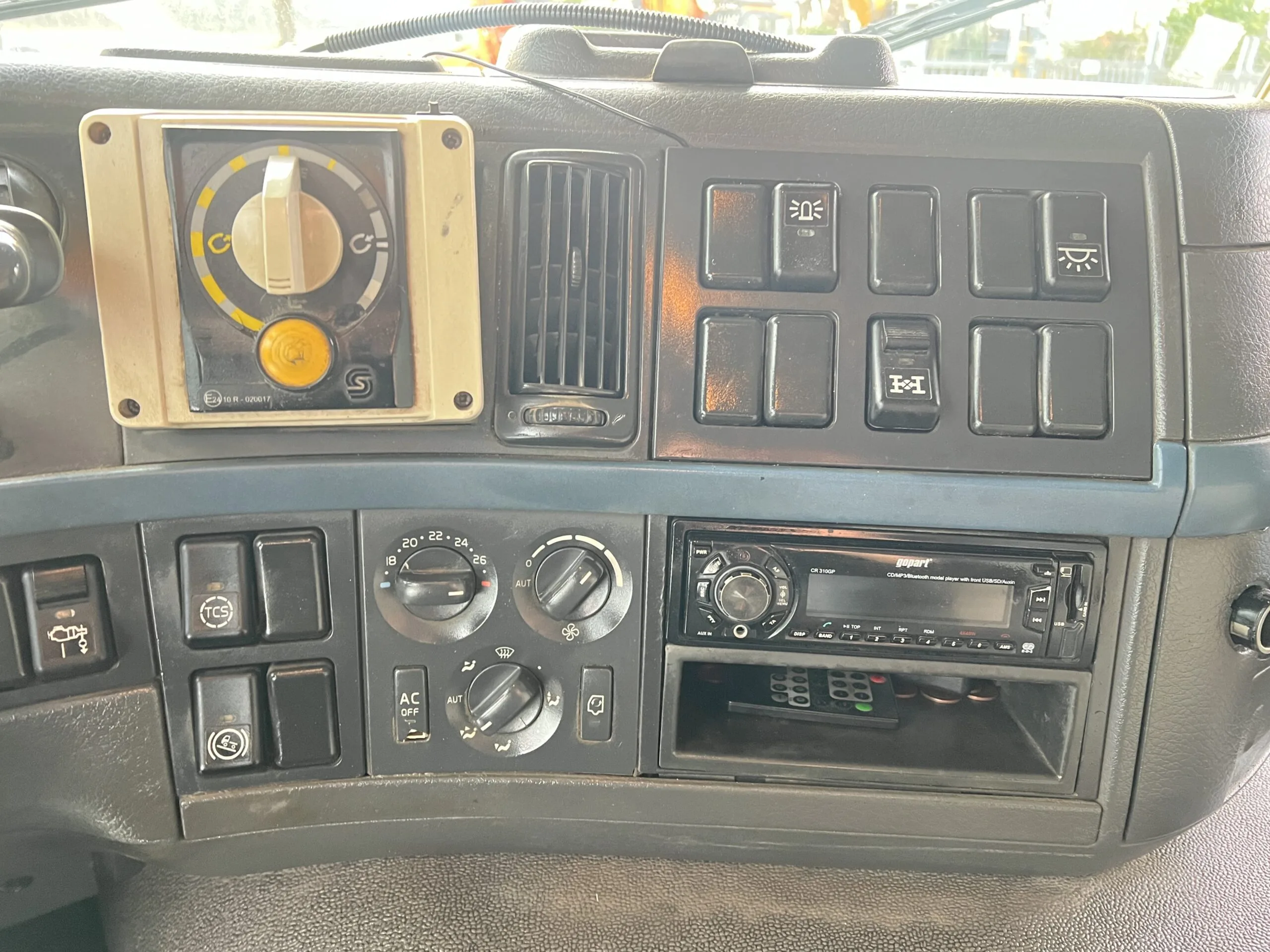 VOLVO FM 440 - Image 15