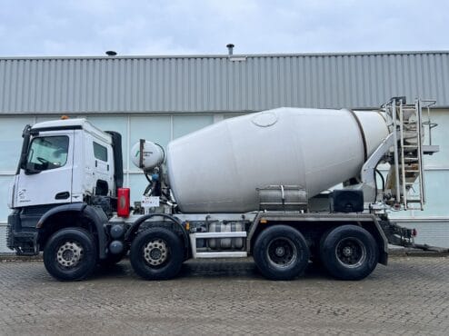 Alternative view of Mercedes Benz Arocs  3240   Euro6