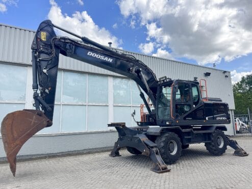 DOOSAN  DX 210 W-5    2020