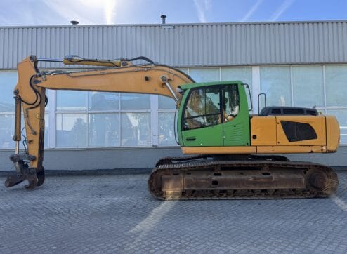Alternative view of Liebherr R926  LC Litronic