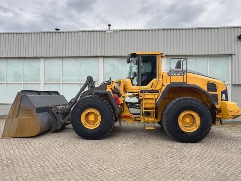 Alternative view of volvo L220H